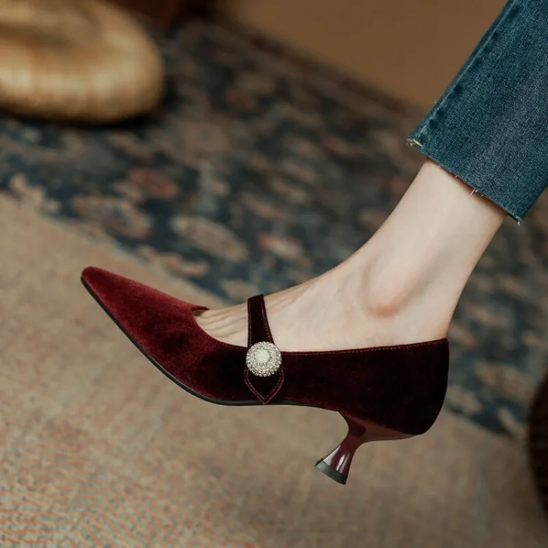 Boots - Czerwone szpilki Mary Jane z ostrym